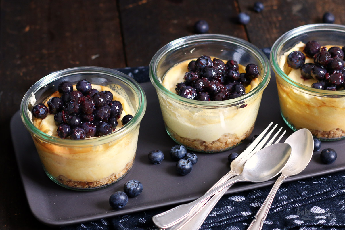 Blueberry Cheesecake im Glas | Bake to the roots