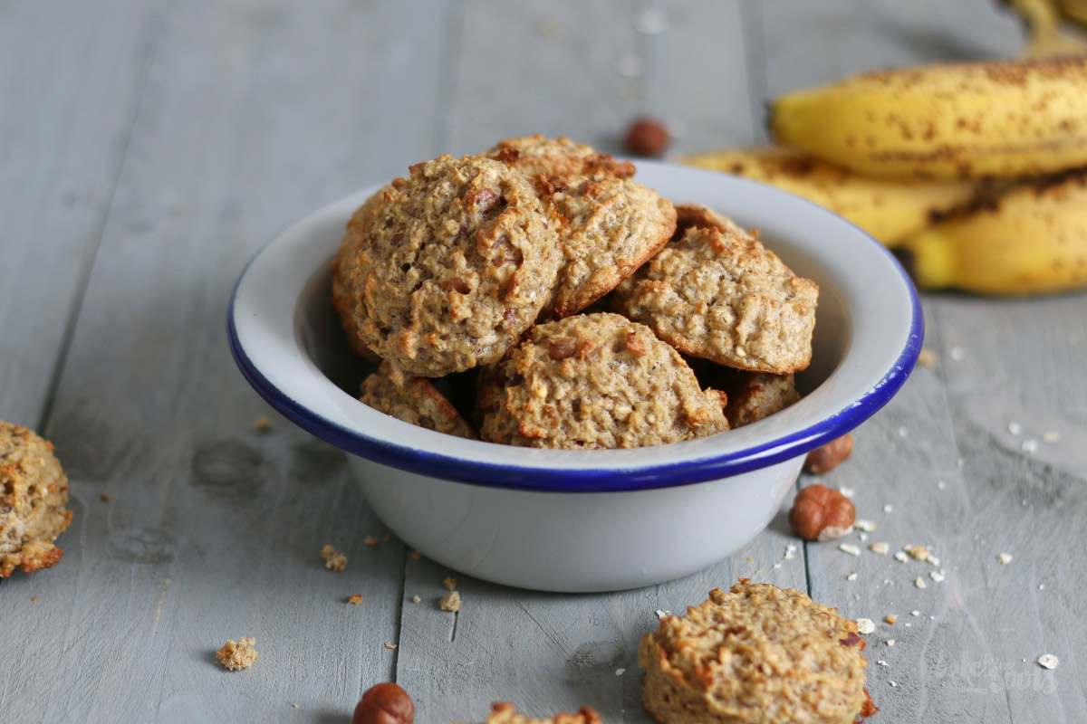 Sugar-Free Banana Hazelnut Oats Cookies | Bake to the roots
