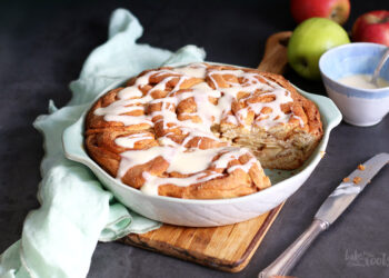 Cinnamon Roll Apple Pie | Bake to the roots