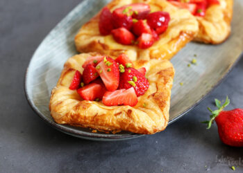 Puddingteilchen mit Erdbeeren | Bake to the roots