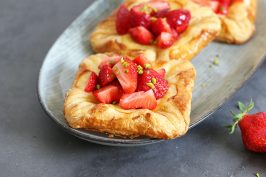 Puddingteilchen mit Erdbeeren | Bake to the roots
