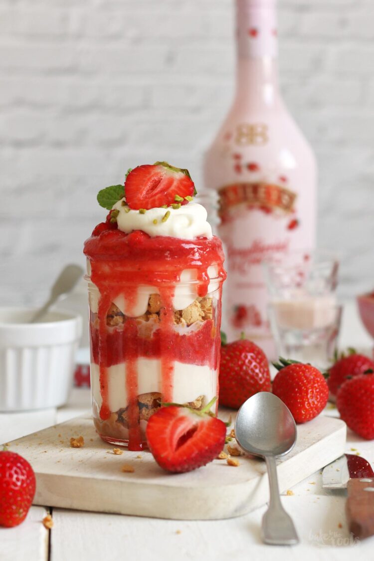 Strawberry Tiramisu | Bake to the roots