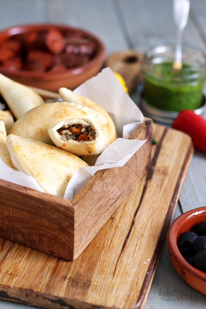 Empanadas mit Chimichurri | Bake to the roots