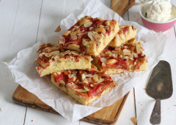 Rhabarberkuchen vom Blech | Bake to the roots