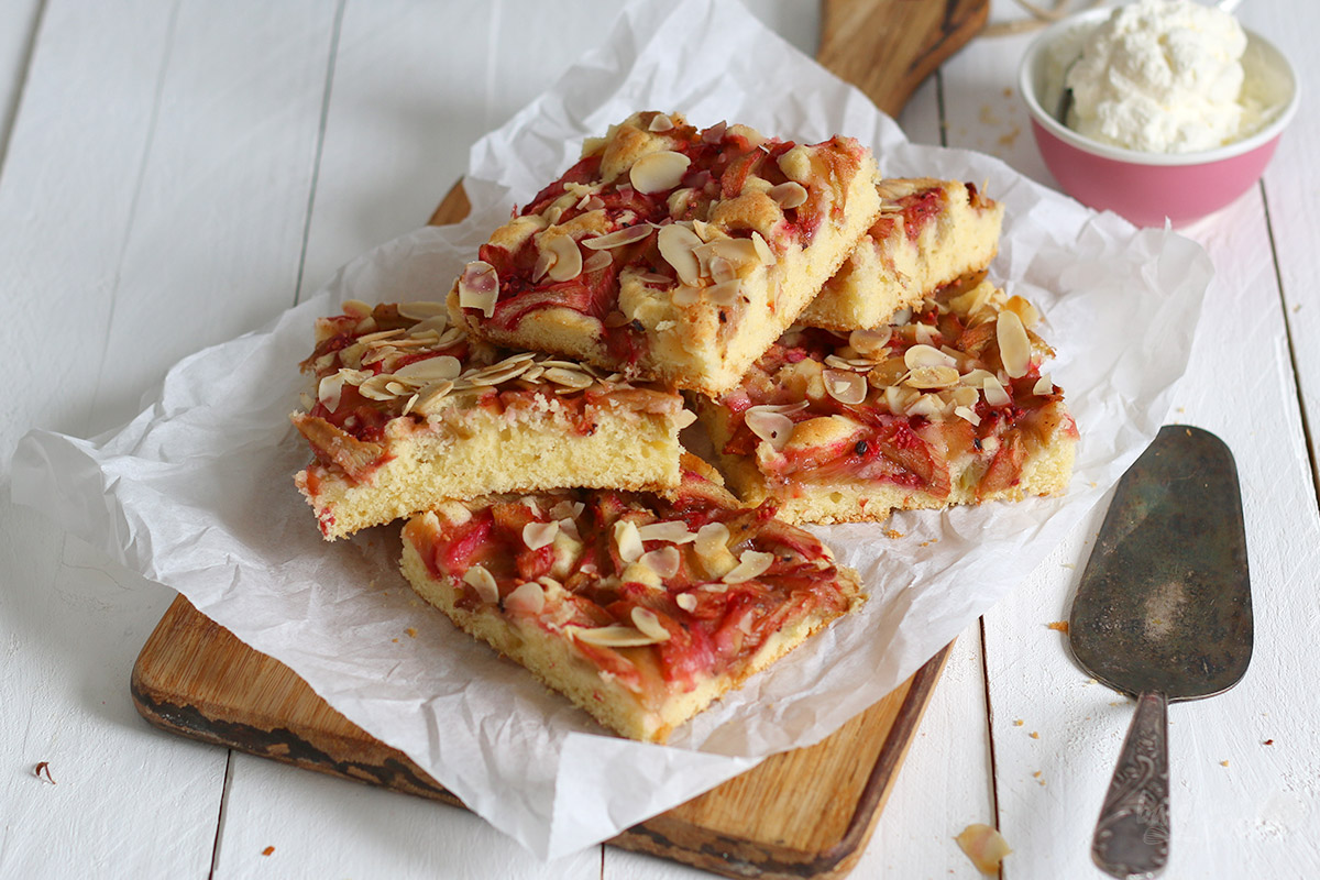 Rhabarberkuchen vom Blech | Bake to the roots