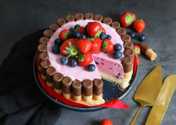 Erdbeeren Blaubeeren Charlotte | Bake to the roots