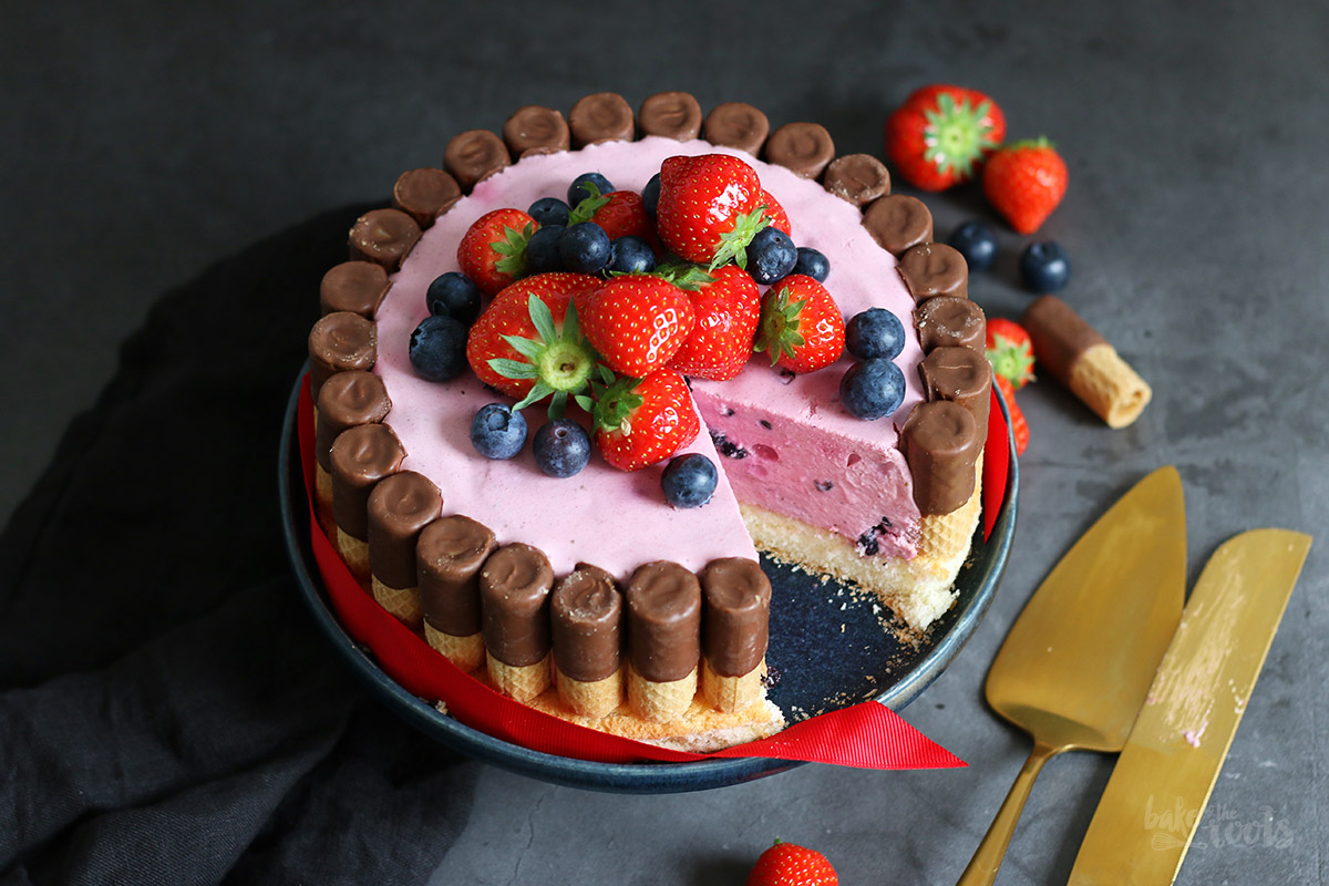 Erdbeeren Blaubeeren Charlotte | Bake to the roots
