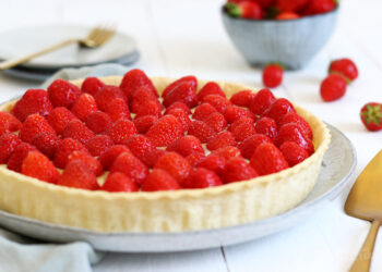 Erdbeeren Tarte mit Crème Pâtissière | Bake to the roots