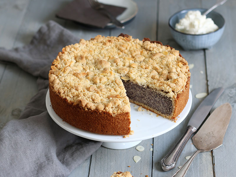 Klassischer Mohnstreuselkuchen | Bake to the roots