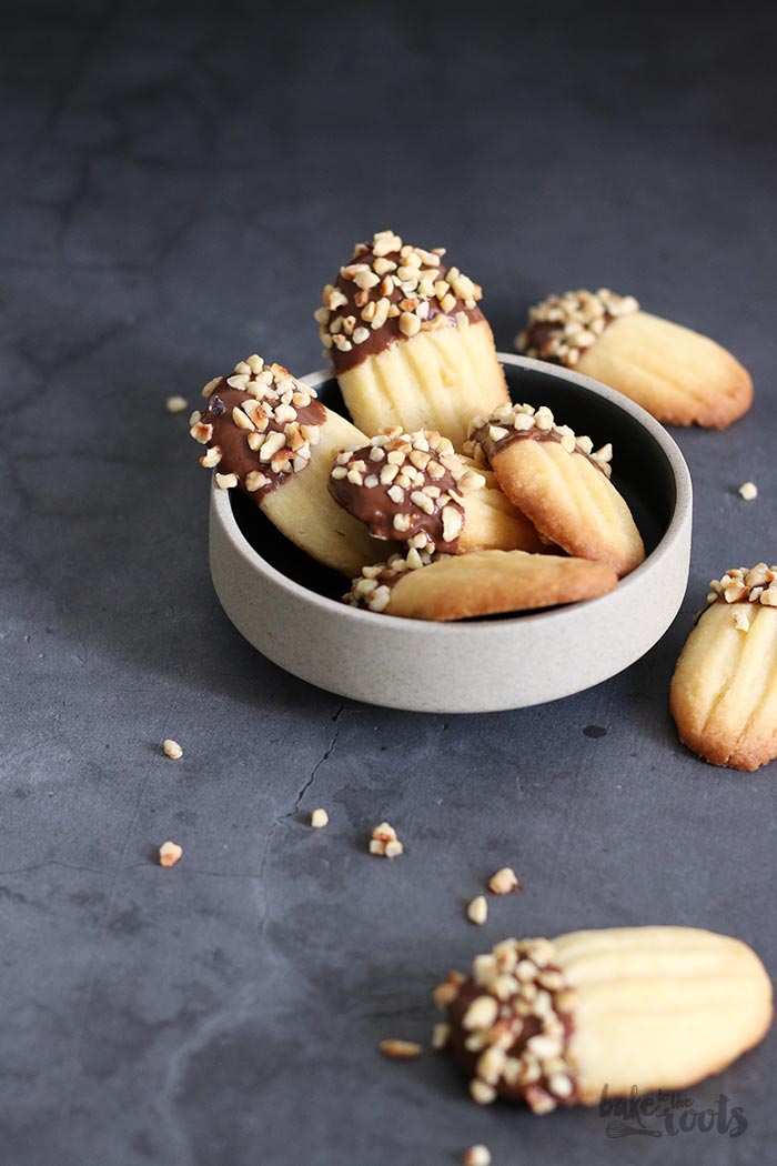 Butter Cookies with Chocolate and Hazelnuts