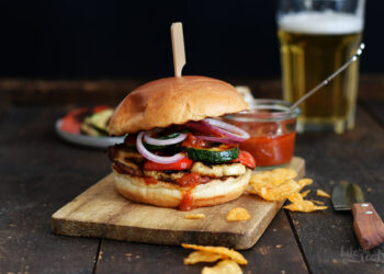 Halloumi Gemüse Burger | Bake to the roots