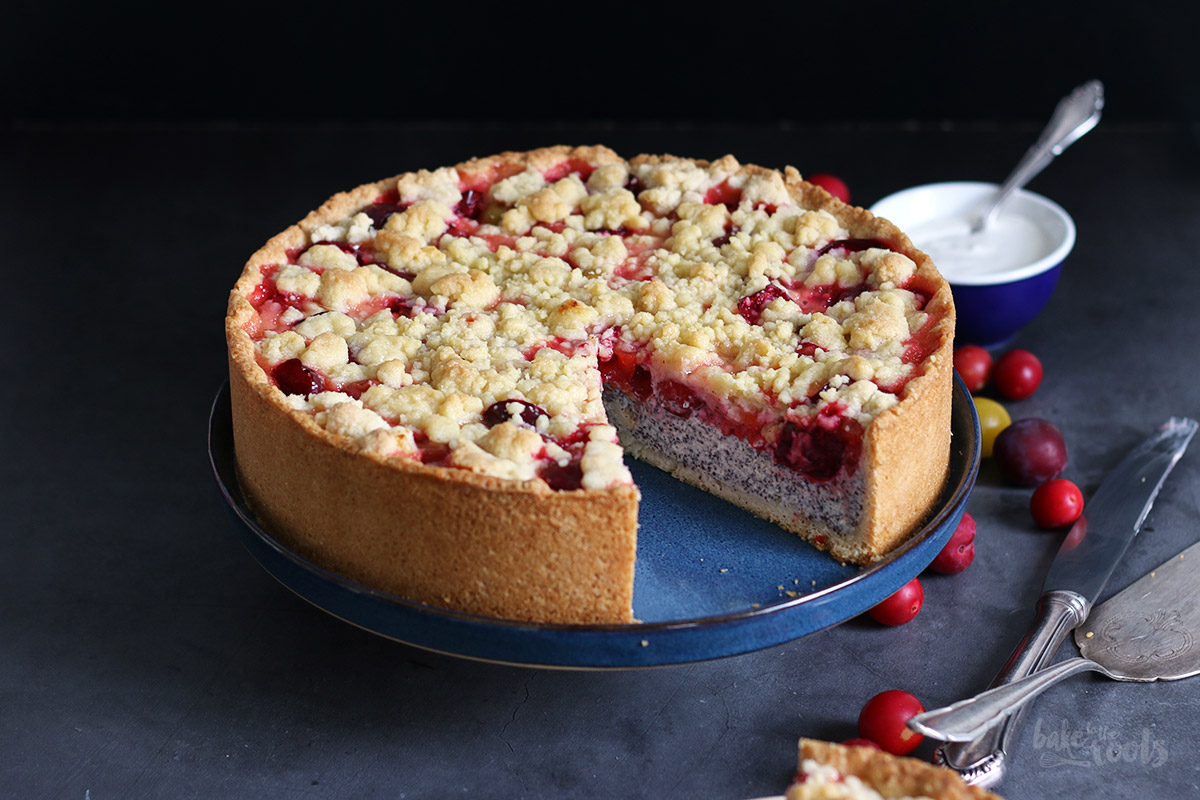 Mirabellen Mohn Streuselkäsekuchen | Bake to the roots