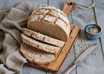 Einfaches Körnerbrot | Bake to the roots
