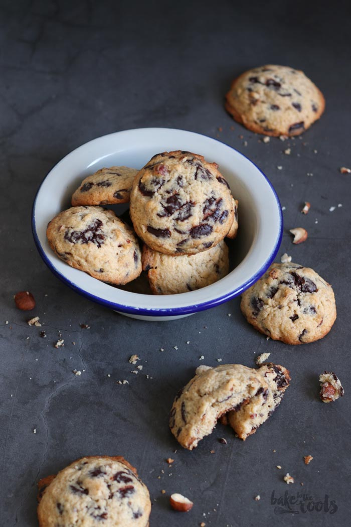 Hazelnut Chocolate Chip Cookies (sugar-free) | Bake to the roots