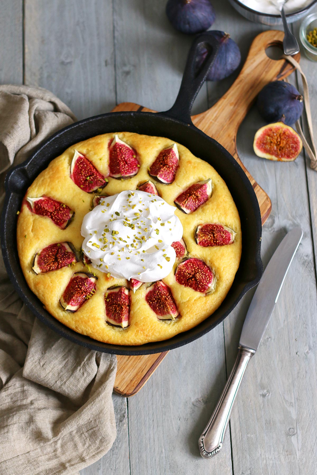 Olivenölkuchen mit Feigen | Bake to the roots