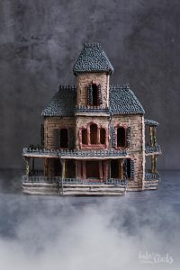 Halloween Hounted Gingerbread House | Bake to the roots
