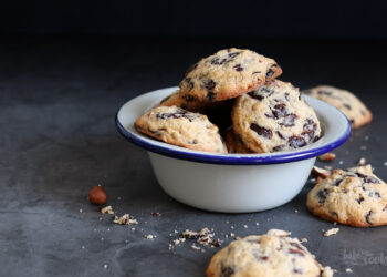 Hazelnut Chocolate Chip Cookies (sugar-free) | Bake to the roots