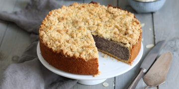 Klassischer Mohnstreuselkuchen | Bake to the roots