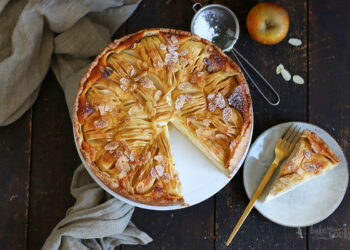 German Apple Sour Cream Cake
