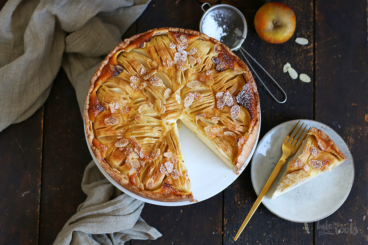 German Apple Sour Cream Cake