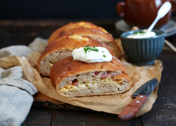 Handbrot mit Speck und Käse | Bake to the roots