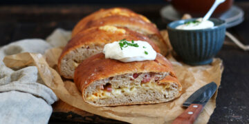 Handbrot mit Speck und Käse | Bake to the roots