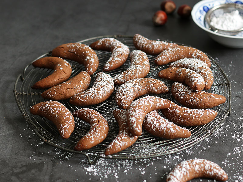 Lebkuchen Nougat Kipferl | Bake to the roots