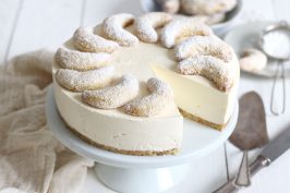 Vanillekipferl Cheesecake | Bake to the roots