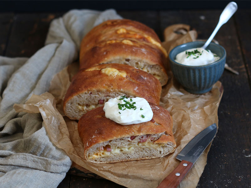 Handbrot mit Speck und Käse | Bake to the roots