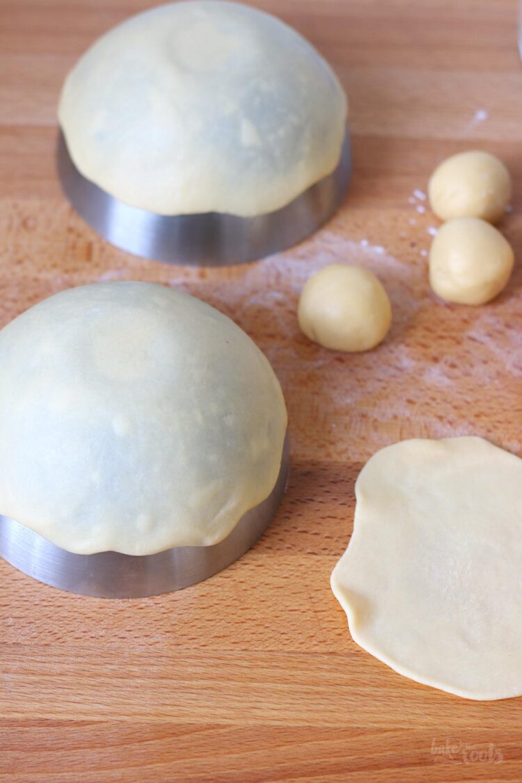 Schweizer Fasnachtsküchle | Bake to the roots