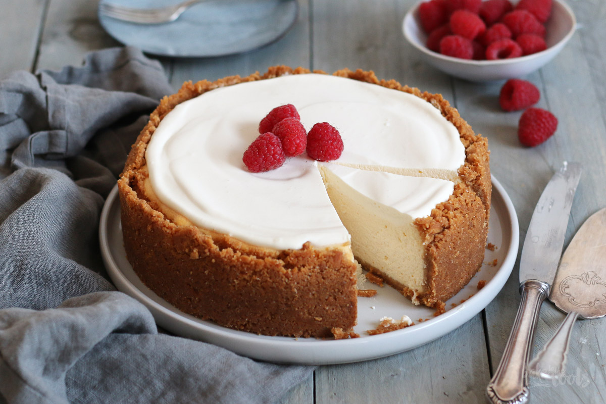 Rustic Cheesecake with Sour Cream Topping | Bake to the roots