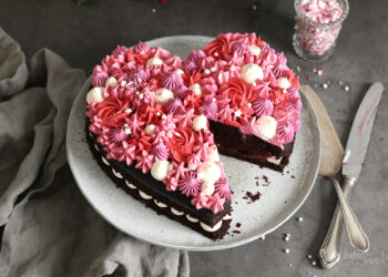 Valentine's Chocolate Heart Cake | Bake to the roots
