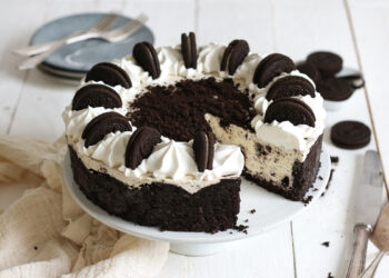 No-Bake Oreo Cheesecake | Bake to the roots