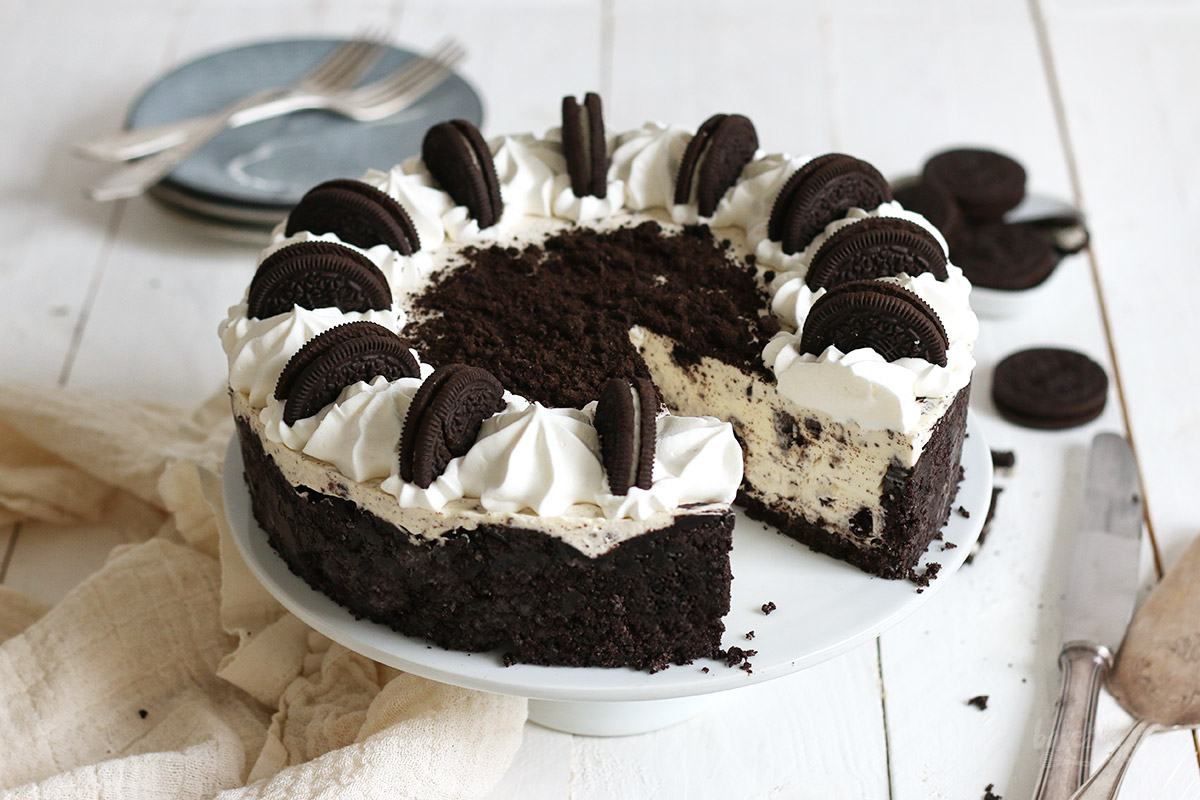 No-Bake Oreo Cheesecake | Bake to the roots