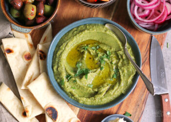 Vegan Lentil Dip with Flatbread (Naan) | Bake to the roots