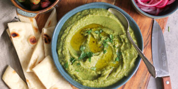 Vegan Lentil Dip with Flatbread (Naan) | Bake to the roots