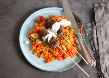 Lauwarmer Linsensalat mit Köfte | Bake to the roots