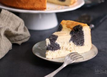Poppy Seed Cheesecake | Bake to the roots