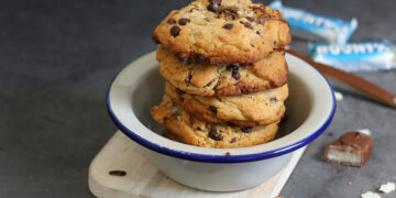 Bounty Chocolate Chip Cookies | Bake to the roots