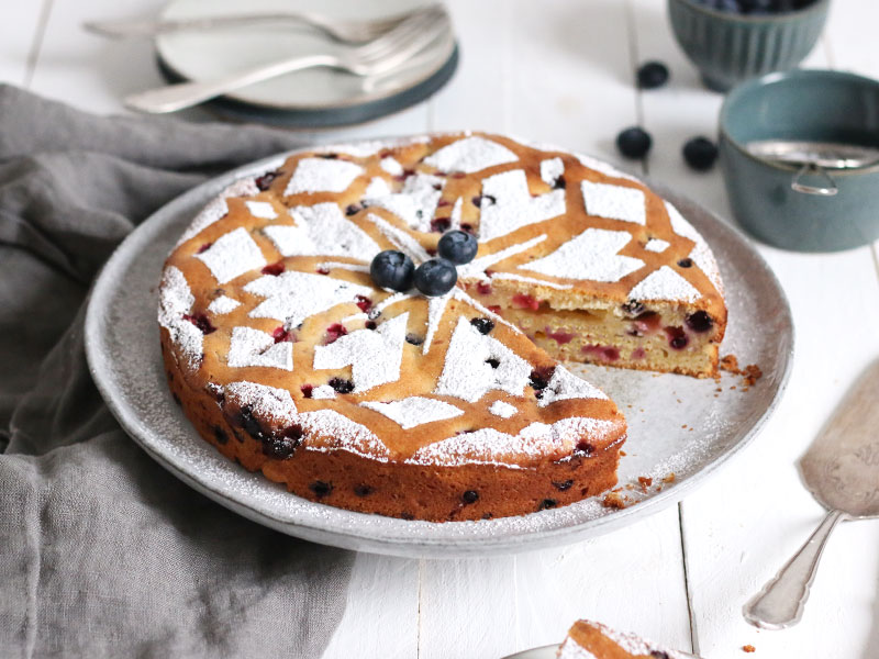 Einfacher Joghurt Beeren Kuchen | Bake to the roots
