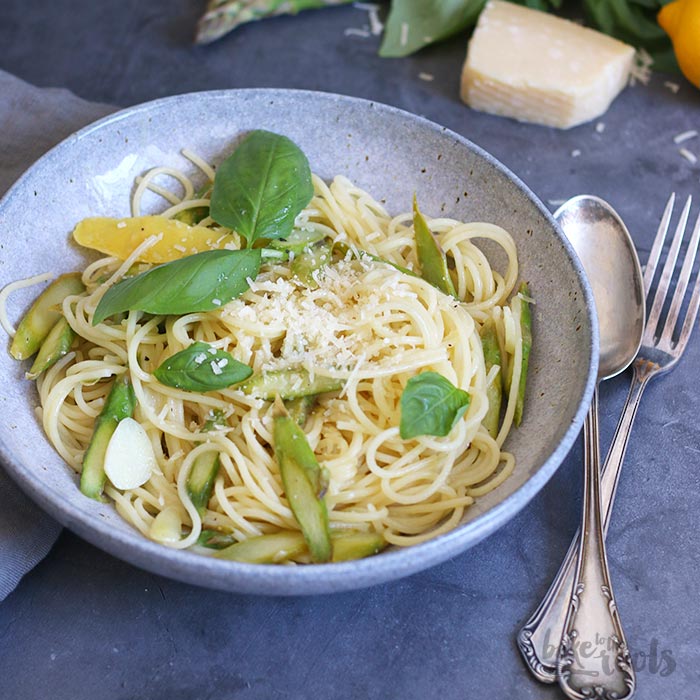 Spaghetti mit grünem Spargel und Zitrone | Bake to the roots