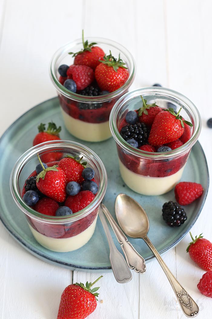 Bayerische Creme mit Beeren | Bake to the roots | Bake to the roots