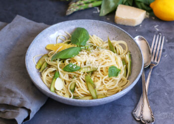 Spaghetti con asparagi e limone | Bake to the roots