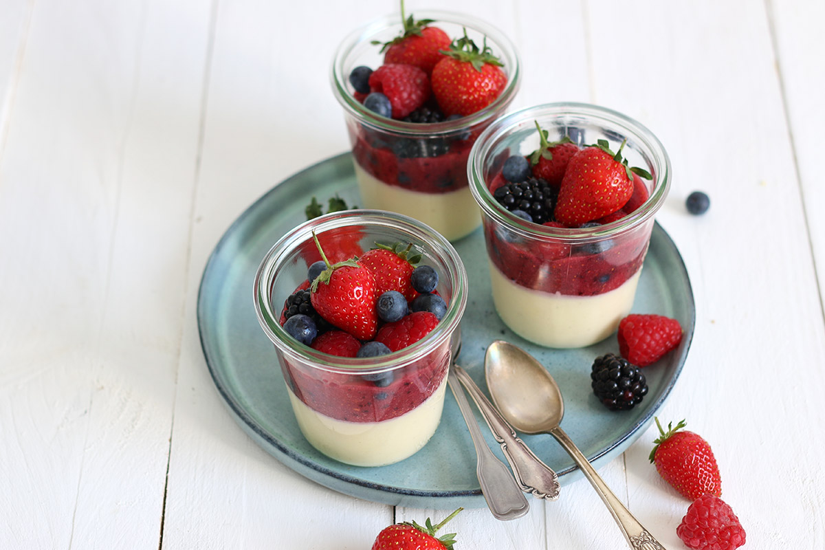 Bayerische Creme mit Beeren | Bake to the roots