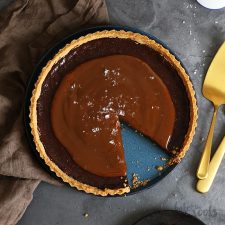Oreo Salted Caramel Chocolate Tart | Bake to the roots