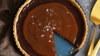 Oreo Salted Caramel Chocolate Tart | Bake to the roots