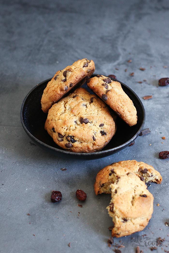 Chunky Cranberry Chocolate Chip Cookies | Bake to the roots