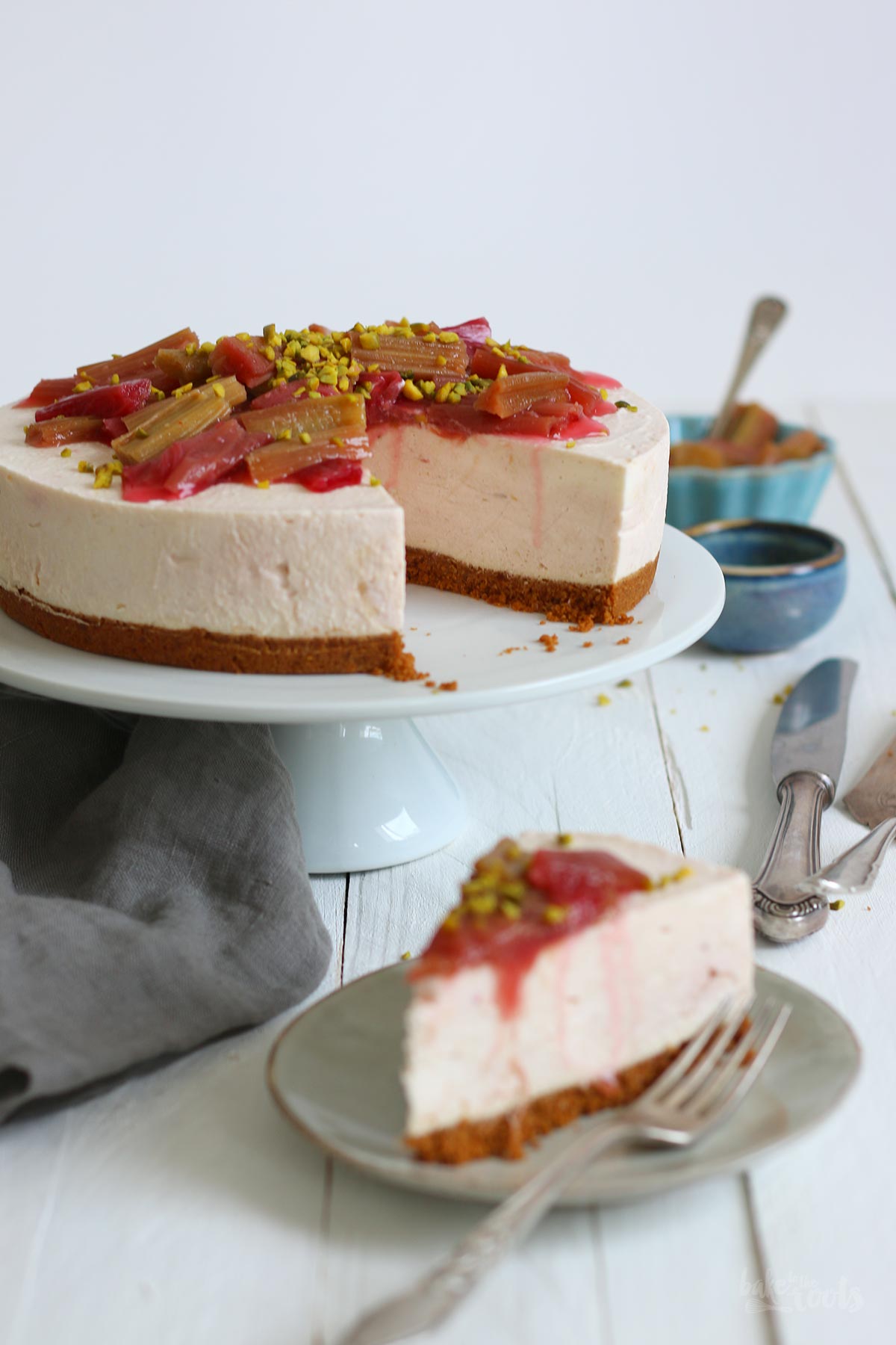 (No-Bake) Gerösteter Rhabarber Cheesecake | Bake to the roots