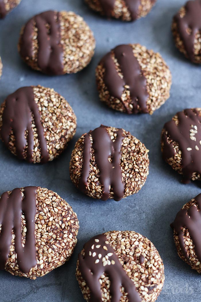 Chocolate Date Sesame Cookies | Bake to the roots