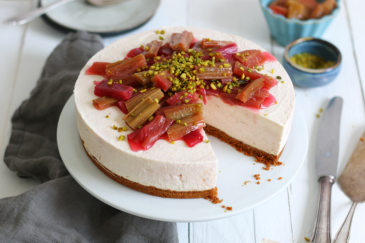 No-Bake Roasted Rhubarb Biscoff Cheesecake | Bake to the roots